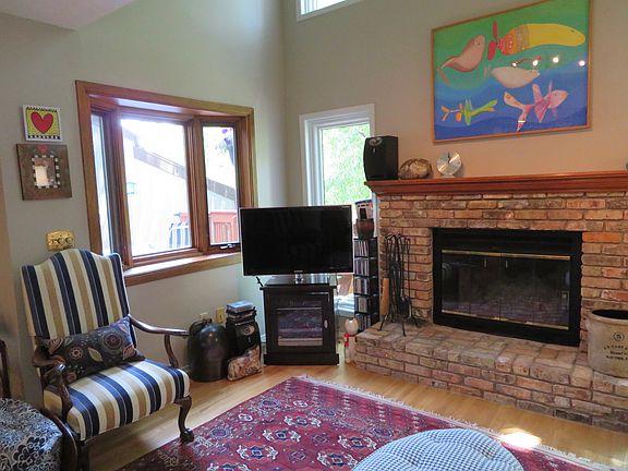 LR, fireplace, bow window