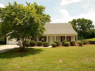 6116 Forest Knoll Dr, Flowery Branch, GA 30542
