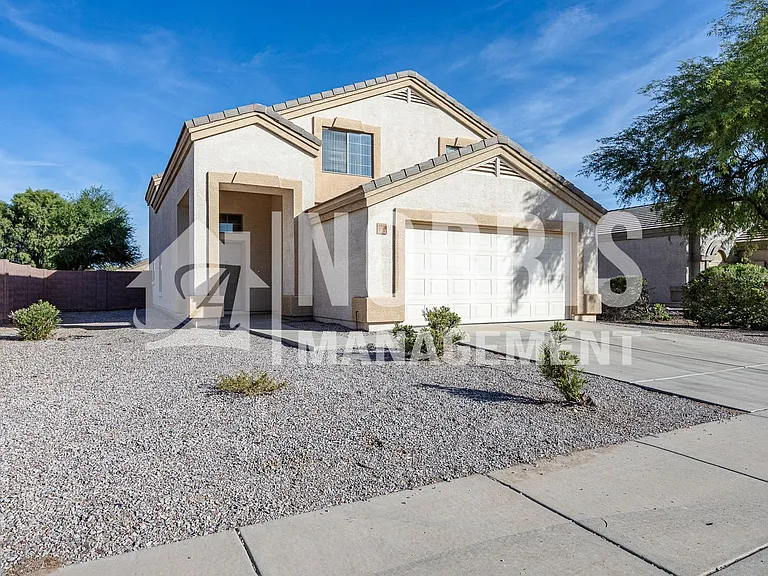 1632 E Cardinal Dr — Photo 2