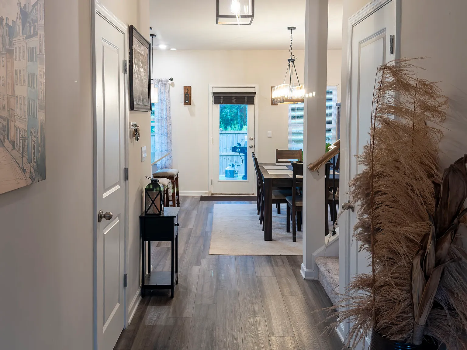4 bed, 2.5 bath, 2642 sqft, $2,900 — Photo 3