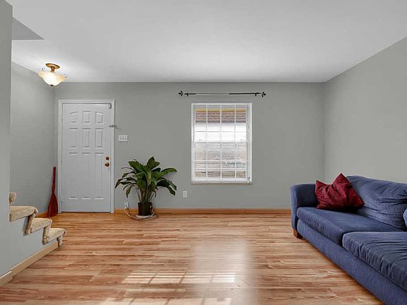 3rd image of 1851 Mansard Dr