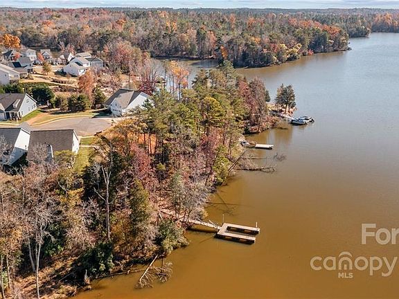 4th image of 24526 Blue Heron Cir
