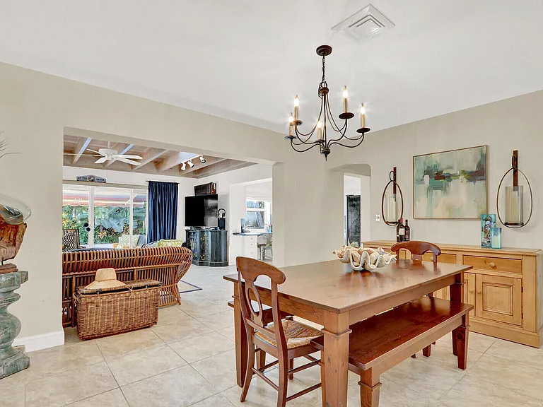 324 Blossom Ln — Photo 10
