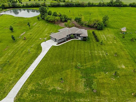 3rd image of 10006 Windsor Dr