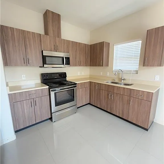 2808 Sabercat Ave #4 — Photo 2