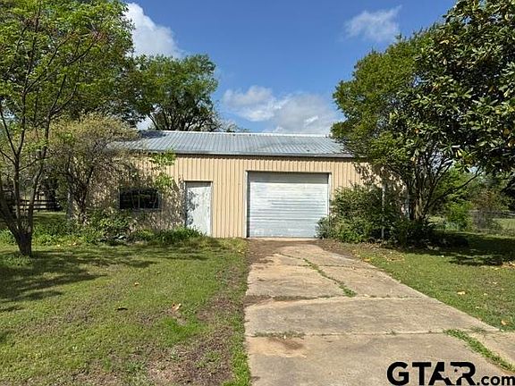 3rd image of 300 Black Oak Rd