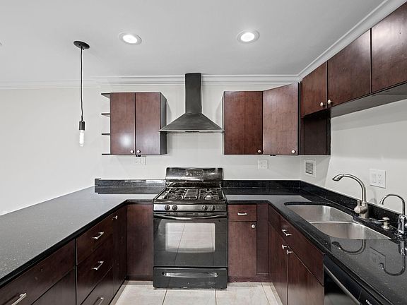 5th image of 6133 Leesburg Pike APT 410