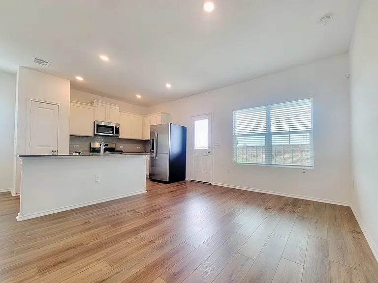 7232 Dancing Wind Ln — Photo 3