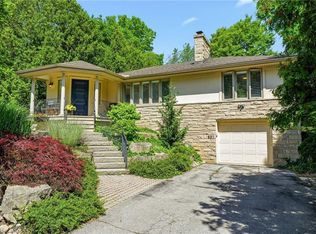 851 Mewburn Rd, Hamilton, ON L9G 3E4