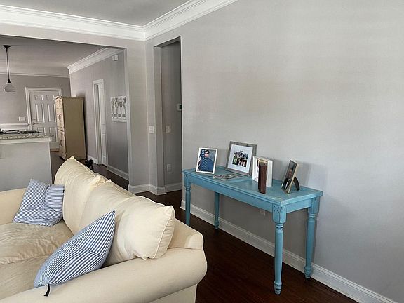 4th image of 207 Comiskey Park Cir