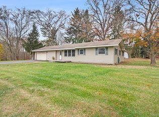 470 Lincoln St, White Lake, MI 48386