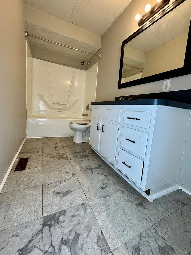 654 E Isabella Ave — Photo 4