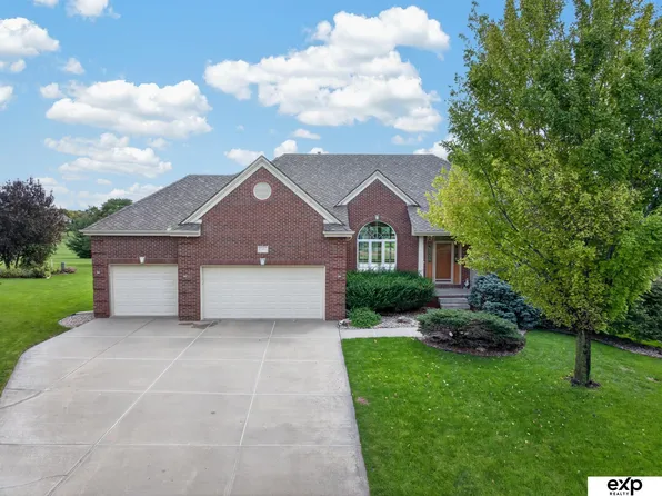 17403 Laquinta Cir, Omaha, NE 68136