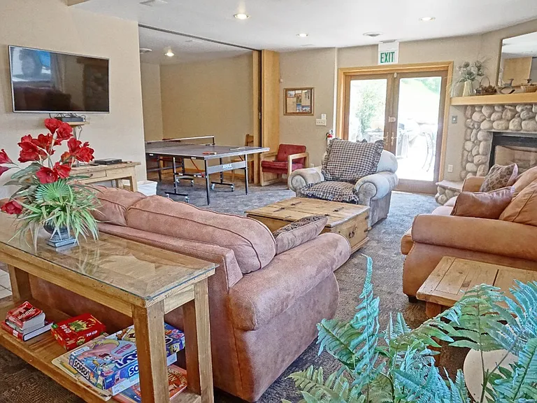 Building's Lounge