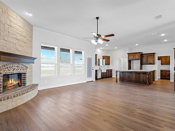 5th image of 4682 Christie Ave