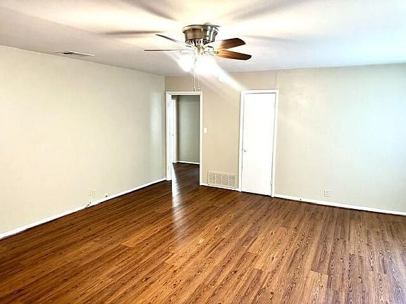 3rd image of 122 Parsons Pkwy