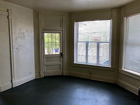 5th image of 612 Arno St NE #2
