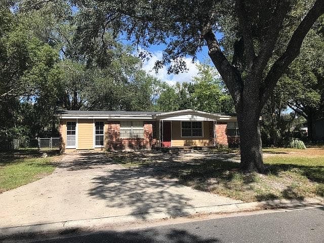 1st image of 1328 NE 31st Pl
