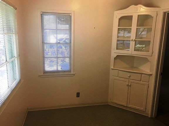 5th image of 2729 Byron St
