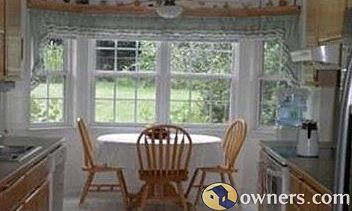 eat-in kitchen area