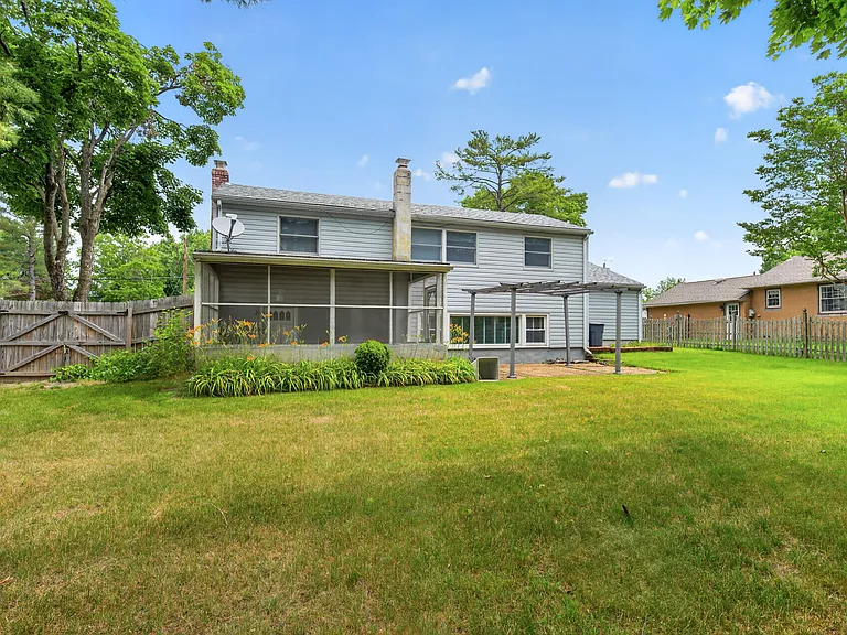 1120 Greenbriar Rd — Photo 19
