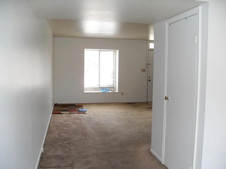 4855 Moreland Dr W — Photo 2