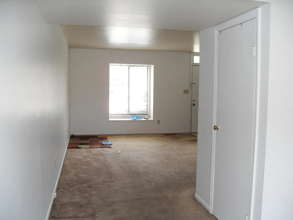 Building Photo - 4855 Moreland Dr W