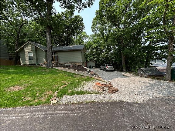 2nd image of 121 Banner St