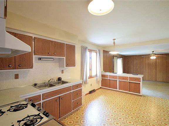 4th image of 3430 Coventry Dr