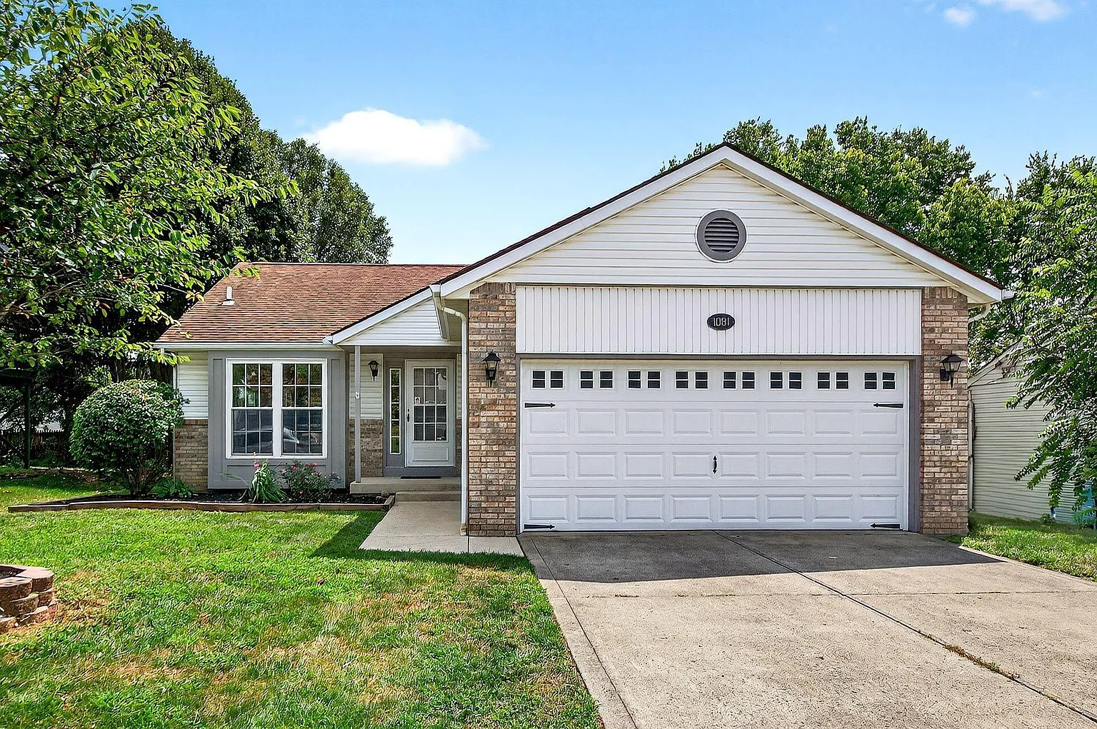 1081 Esther Dr photo 1