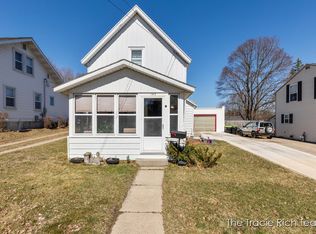 102 W High St, Greenville, MI 48838