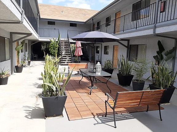 3rd image of 453 E Verdugo Ave APT 202