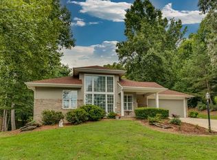 63 Chestnut Ln, Hendersonville, NC 28792
