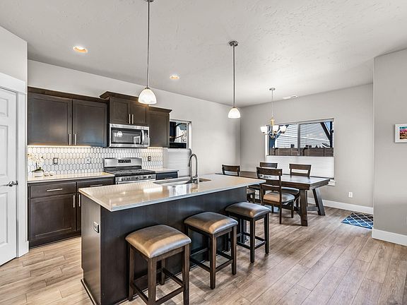4th image of 20610 SE Gemstone Ave