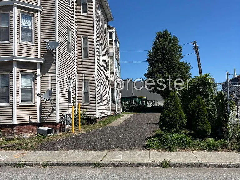 8 Pond St #1 — Photo 2