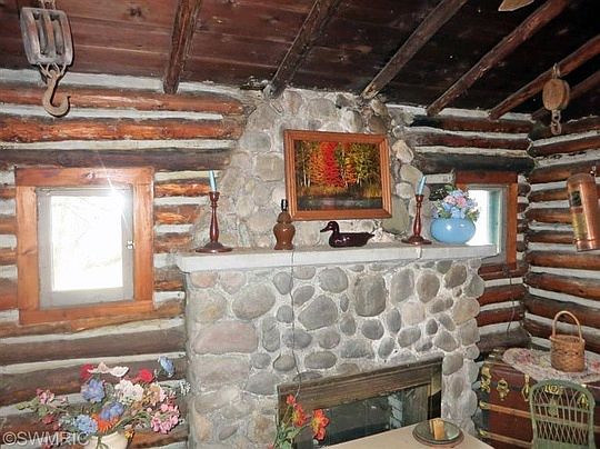 5th image of 16053 Pretty Lake Dr