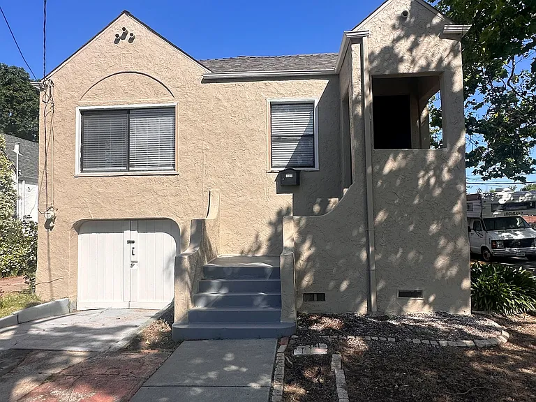 1440 Beach St — Photo 1