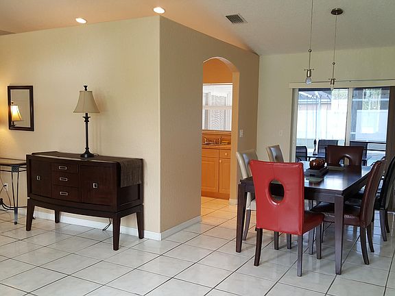 5th image of 657 NW Cardinal Drive