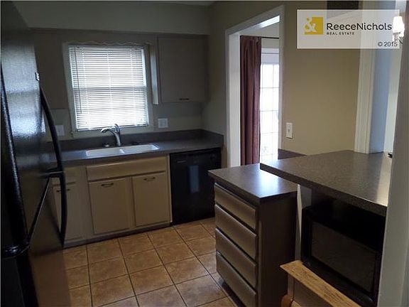 Updated Kitchen! Newer tile, counter tops & appliances!
