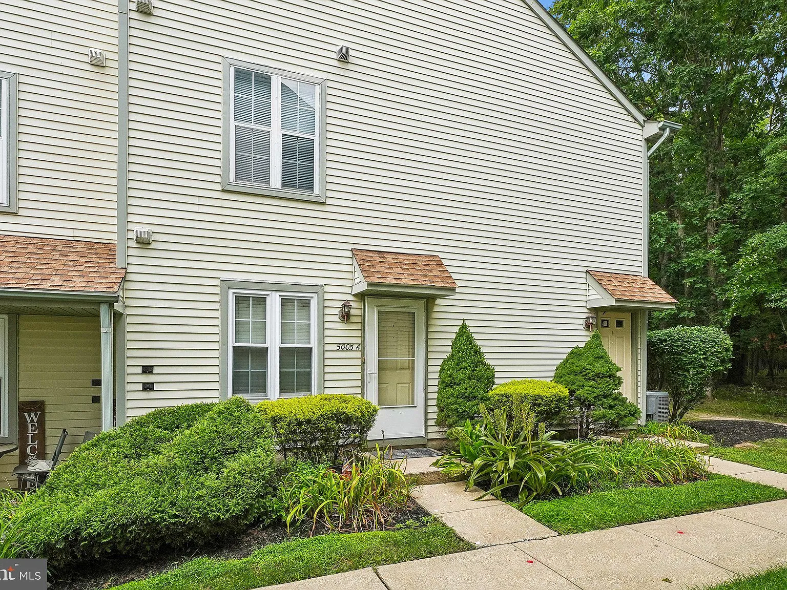 2 bed, 1080 sqft, $2,500 — Photo 1