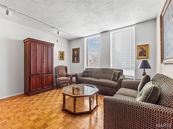 5th image of 200 S Brentwood Blvd APT 13F