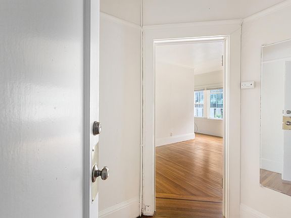2nd image of 2119 Hearst Ave APT 6