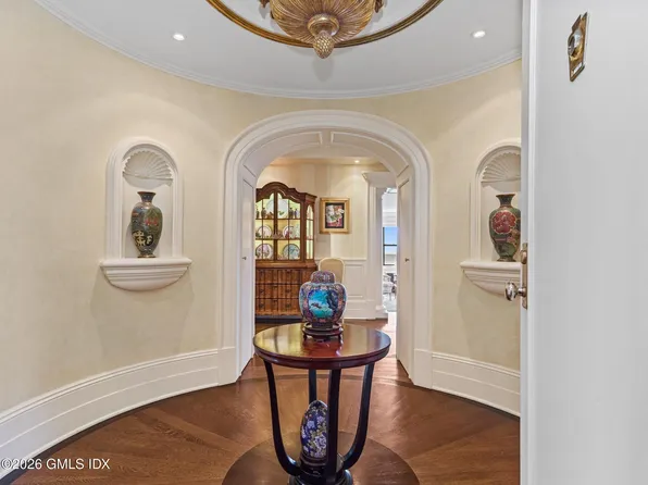 40 W Elm St, Greenwich, CT 06830