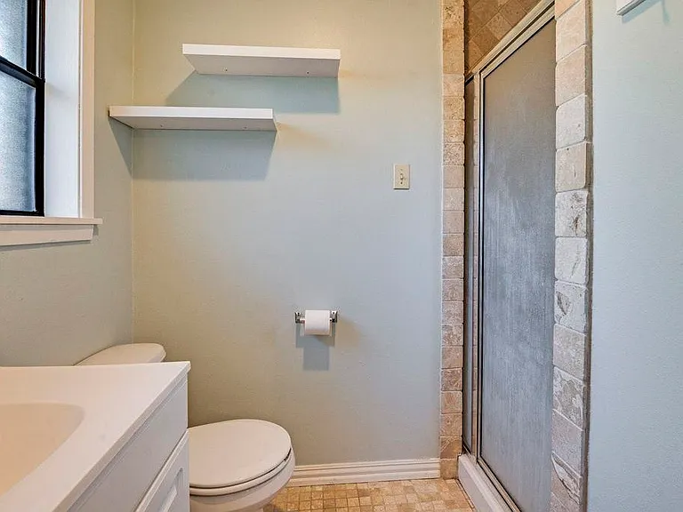 9438 FM 777 — Photo 11