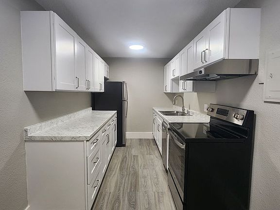 5th image of 414-422 Tacoma Ave S #102