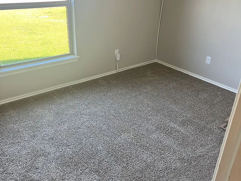2209 E Grassland Ln — Photo 8