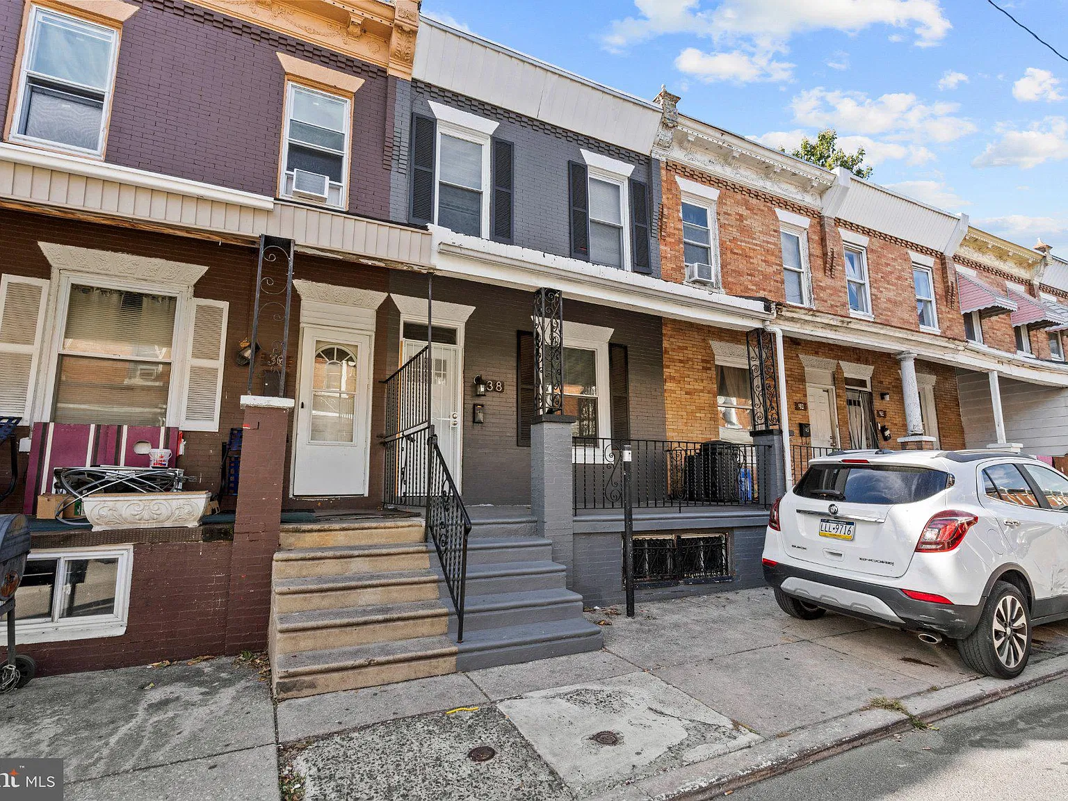 2 bed, 1.0 bath, 855 sqft, $1,400 — Photo 2