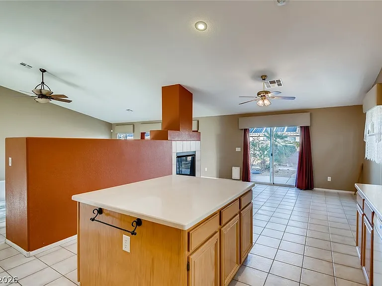 1048 Royal Skyline St — Photo 8