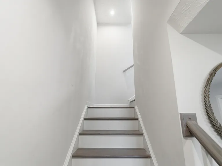 9 Wentworth Ln — Photo 2
