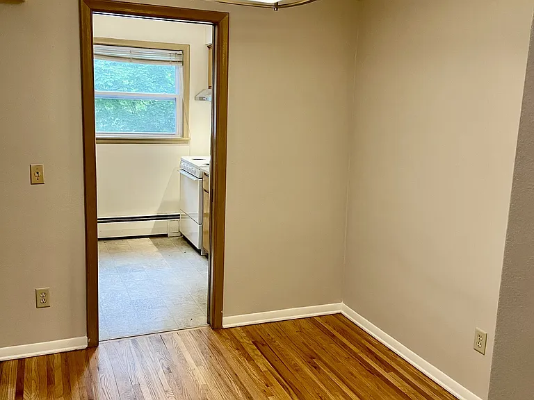 Snelling Avenue Apartments — Photo 13